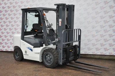 EcoWarrior Counterbalanced Li-ion Yard Forklift Truck 3500Kg with semi cab with 4700mm lift (container spec)