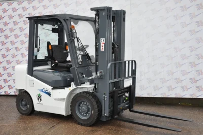EcoWarrior Counterbalanced Li-ion Yard Forklift Truck 2500Kg with semi cab with 4800mm lift (container spec)